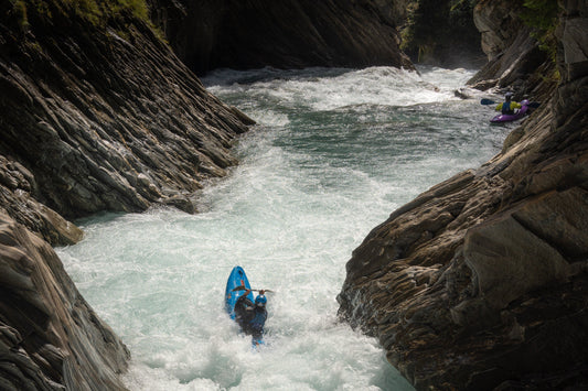 Perché cambiare fiume ti rende un kayaker migliore